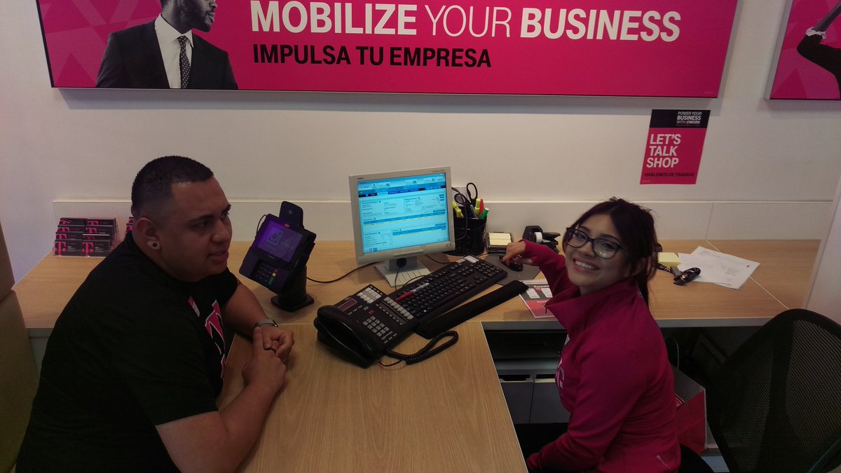 D_Hernan31's tweet photo. Peer to Peer coaching #teamNoho @kathieg_ #trafficconversion #@work https://t.co/VhbOc5yHPn