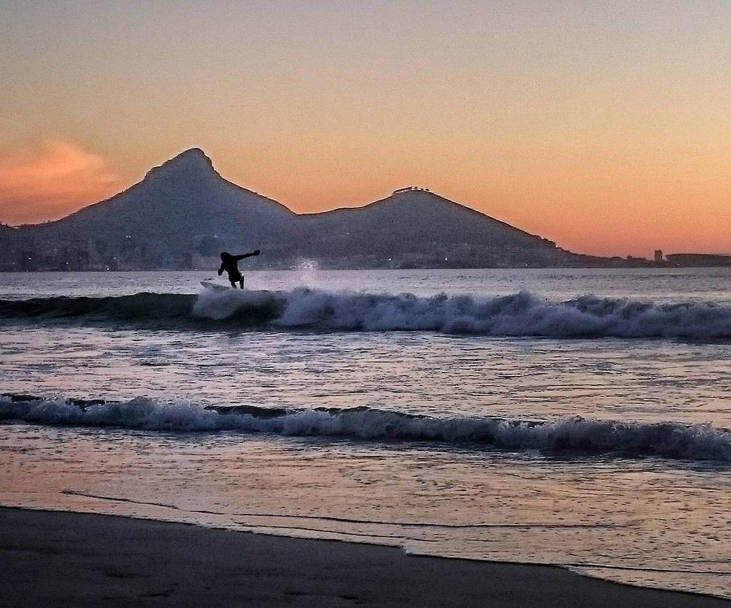 DiBrown5's tweet photo. Last man standing.
#366daysofmakingspace 
#southafrica #Capetown #surfer #sunset #chasingl… https://t.co/WSpk39VqYM https://t.co/Z0KlUgEOKz