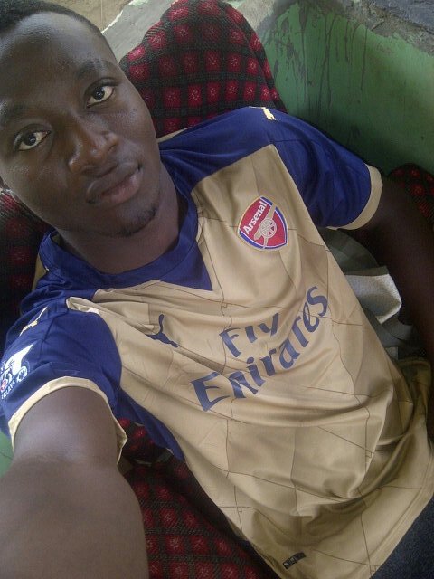 AdeyeyeAyoola2's tweet photo. Don't act like you have it all,even rich one's beg for pen at bank https://t.co/kmSrMG7MeN