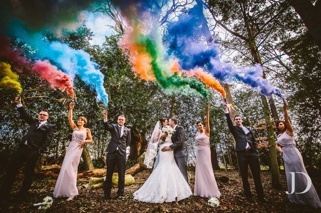 sharethebliiss's tweet photo. We're obsessed with this smokin' hot wedding trend. #WeddingPhotography https://t.co/Q25xZfM2MK https://t.co/guxtum05Av