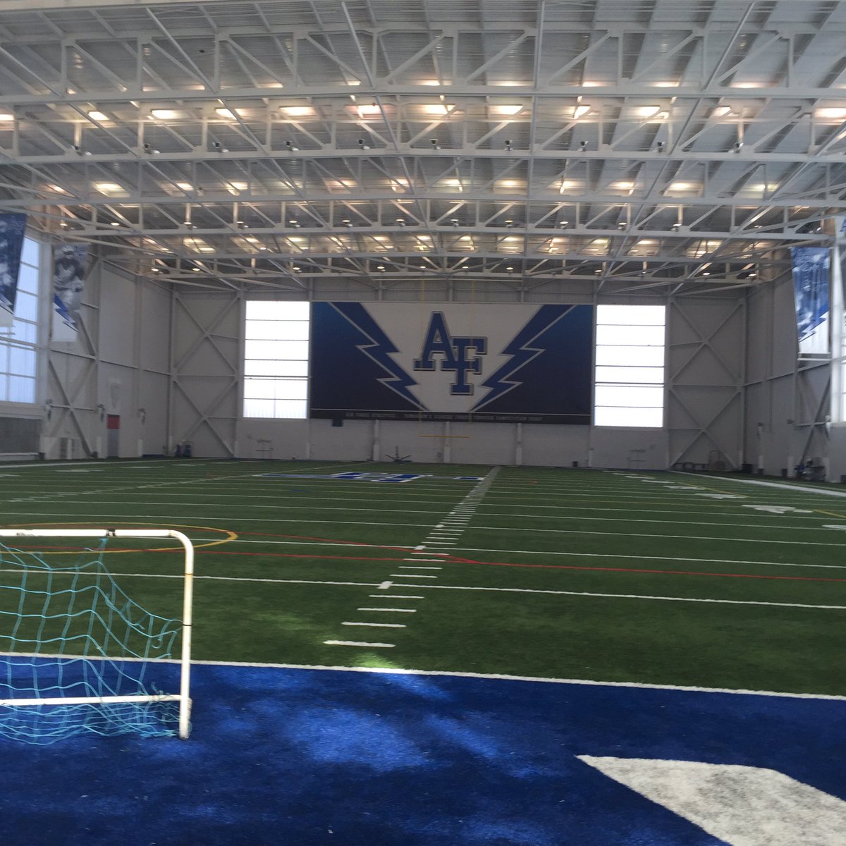 AdonisW98's tweet photo. Enjoyed my visit to the Air Force Academy. It's a special place. Thanks  @jake8shakes and @AFFootball ! #LetsFly https://t.co/6CAlFhPnkK