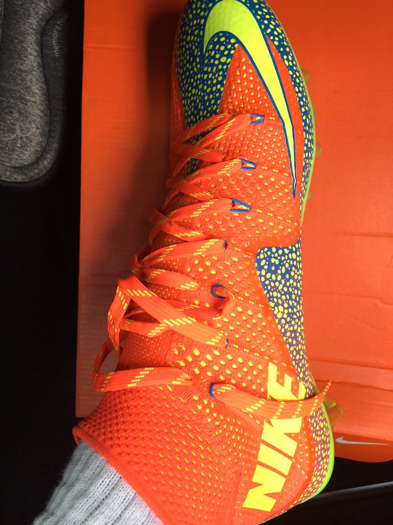 I'm at SC having s hard time finding the football field 😑 #smallschoolguy😤