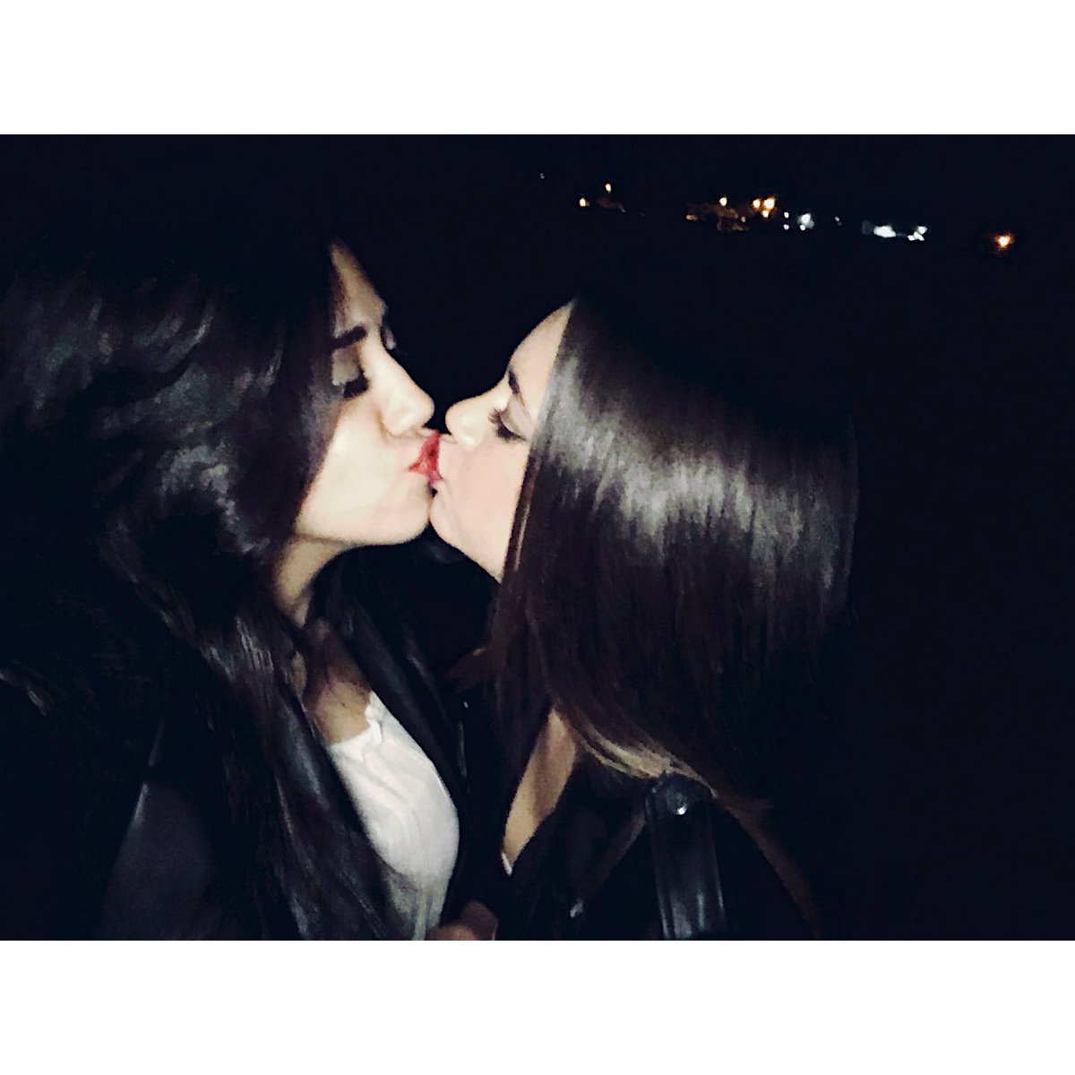 Carolff21's tweet photo. Por aguantar y resistir...🍀💘 te quiero mi camionera 🚚 @maariaalvarez25 https://t.co/56HUrhnfLv