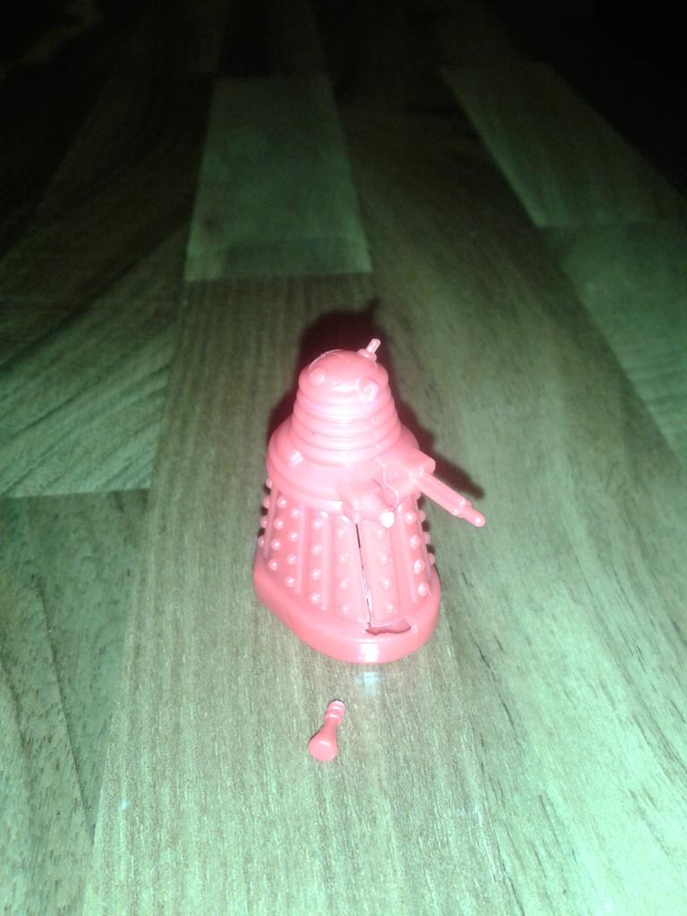 ModInAMatchbox's tweet image. Thanks for following:
@alisonosullivan 
@jf62730
A poorly #Dalek for you.
...defeated by a 3 year old human.