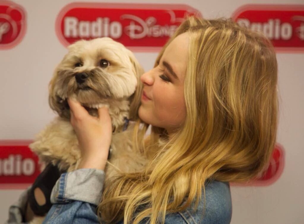 sabrinandlaura's tweet photo. I vote for #SabrinaCarpenter "Eyes Wide Open" #ThatsMyJam @radiodisney https://t.co/VRosRnNhsU