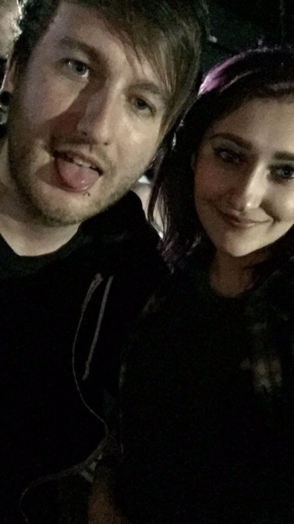 HemmoLawson's tweet photo. @ROOM94 being reunited after nearly a year and still being recognised 💜 #Room94LostYouthTourMemories https://t.co/yeTdqQ25Fu