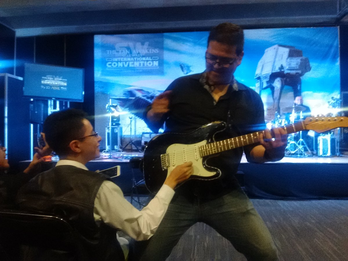 ideasptusoidos's tweet photo. #RockAndJedi @exposmerida @StarWars_Con  ahora en WTC #CdMx https://t.co/GTR2YGEA9w