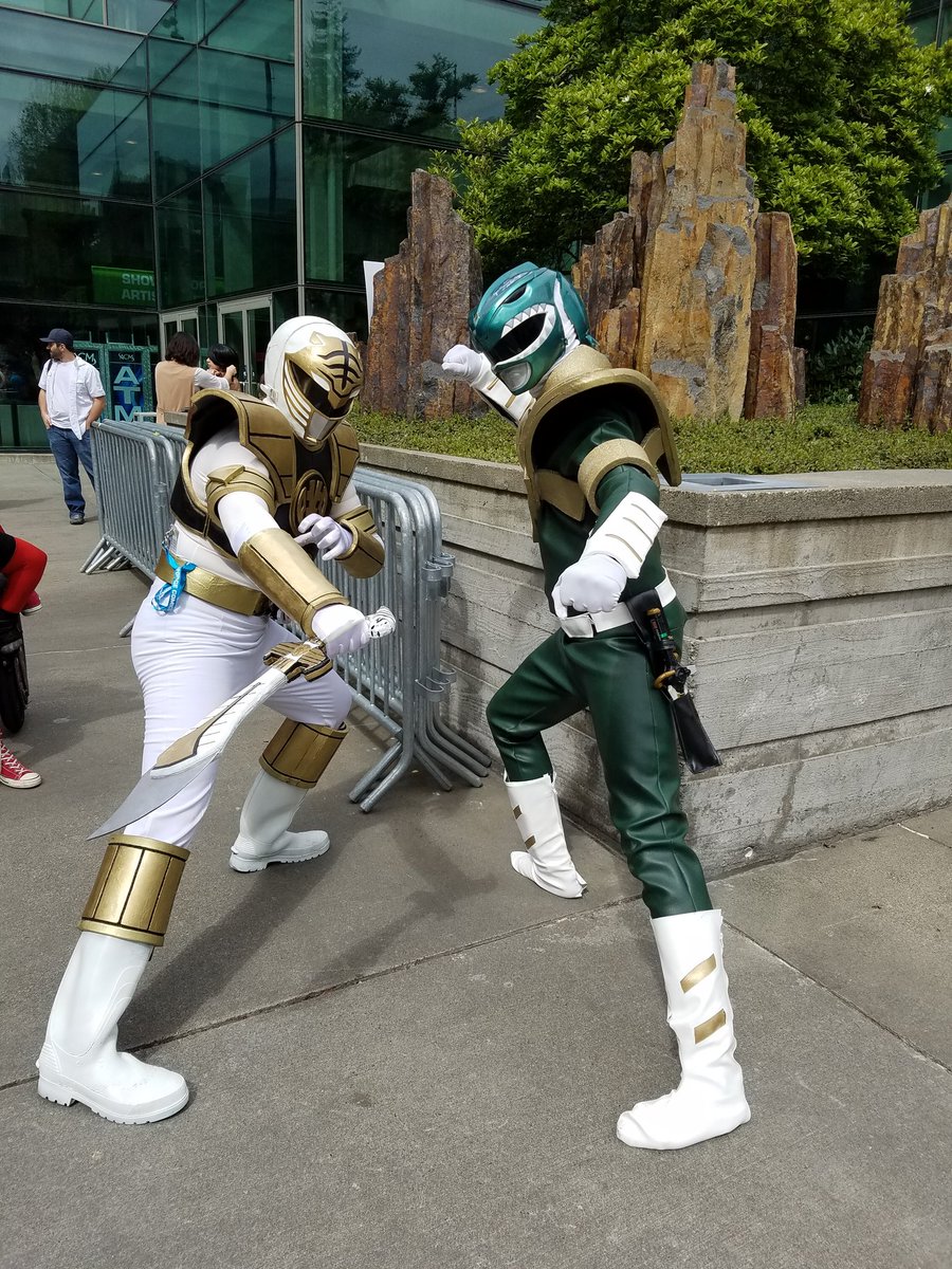 willh21's tweet photo. Holy smokes! Got to meet my childhood hero &amp; see ppl cosplay him! Thx @jdfffn for everything! #ECCC #GreenRanger https://t.co/QXdlqZSsc3