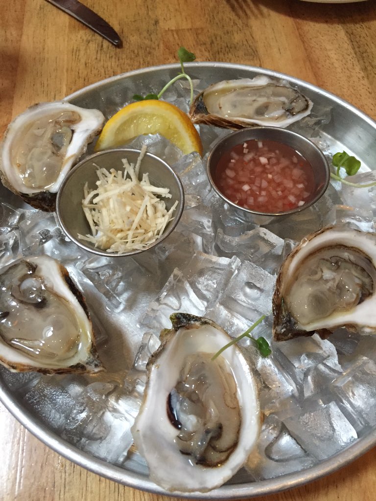 StClairWEats's tweet image. Dinner tonight @concessionroad enjoying the oysters! Too good #Stclairwest #goodfood #oysters #Toronto