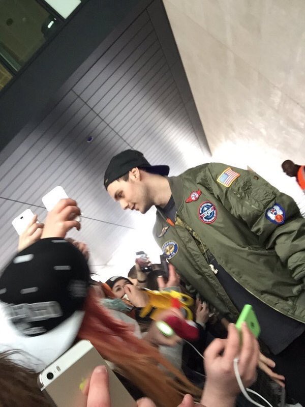 lowquality5sos's tweet photo. https://t.co/J1Lq2XRUBB