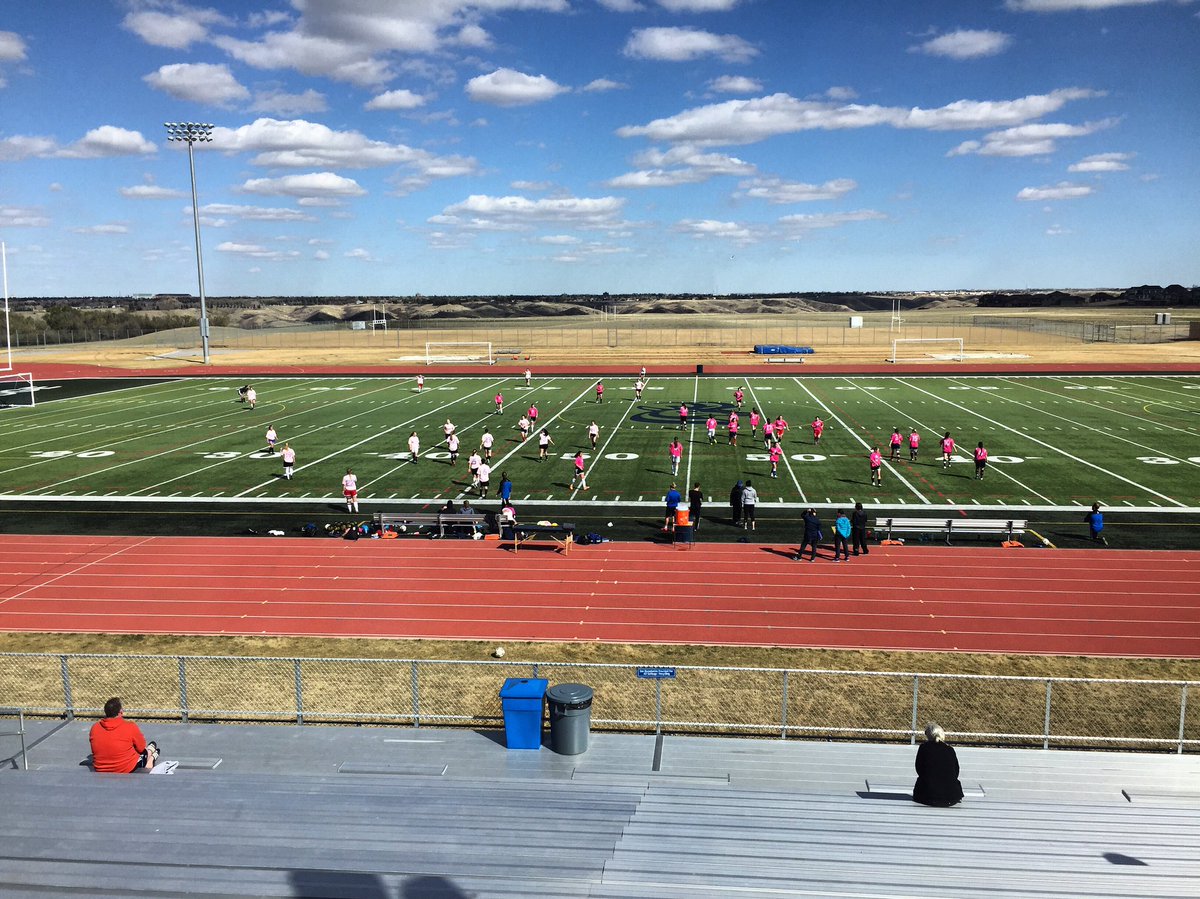 DAHERD15's tweet photo. Finishing off this beautiful Sunday ID Camp with a little scrimmage. ✌🏻️ #YQL #DAHERD #ULETH https://t.co/Zinrf2mey1