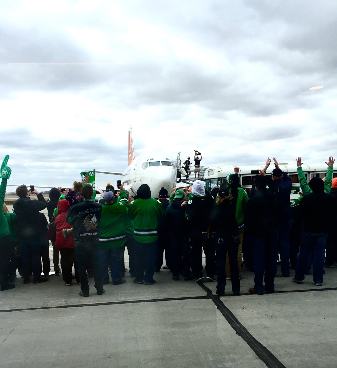 lorilindenberg's tweet photo. They're back as Champs! #myund @myund #raise8 https://t.co/Rjol3ntJB2