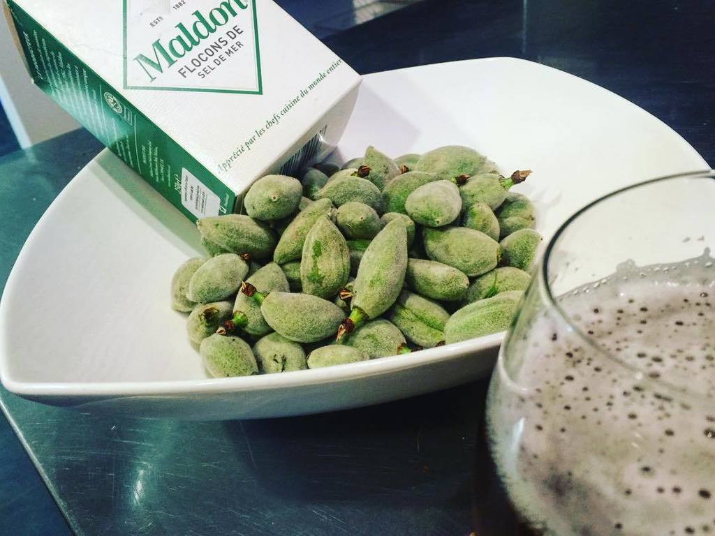 JPCuisine1's tweet photo. Middle eastern bar snacks!! Fresh almonds, salt and s cold beer. #freshalmonds #maldon #jp… https://t.co/yyAX9mQYCY https://t.co/chywv363qP