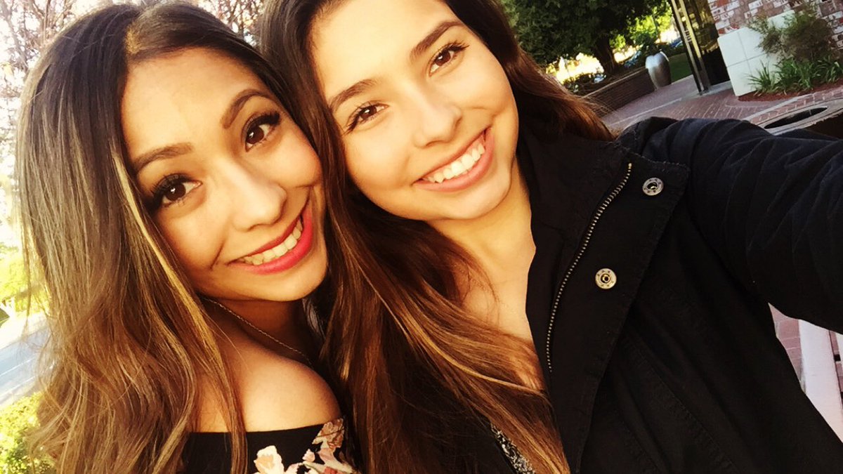 _victoriaarene's tweet image. #NationalSiblingDay my sisters are my bestfriends &amp;amp; they're little shits but idk what I would do w/o them💛💛 #luvyall