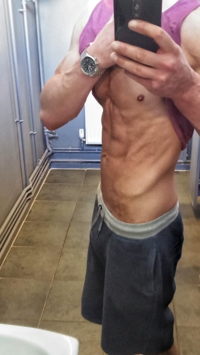 dancotton27's tweet photo. @RobRiches 👏fairplay, this is me at 7% but only weighing 147 lol https://t.co/4qFNFPr4WG