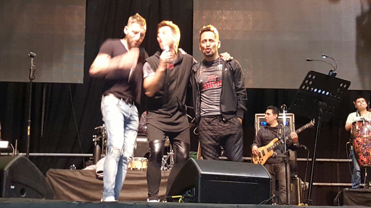 rioquez's tweet photo. Son fotos en la prueba y ensayo! Felicitaciones a toda la banda https://t.co/ody7vqOuzm