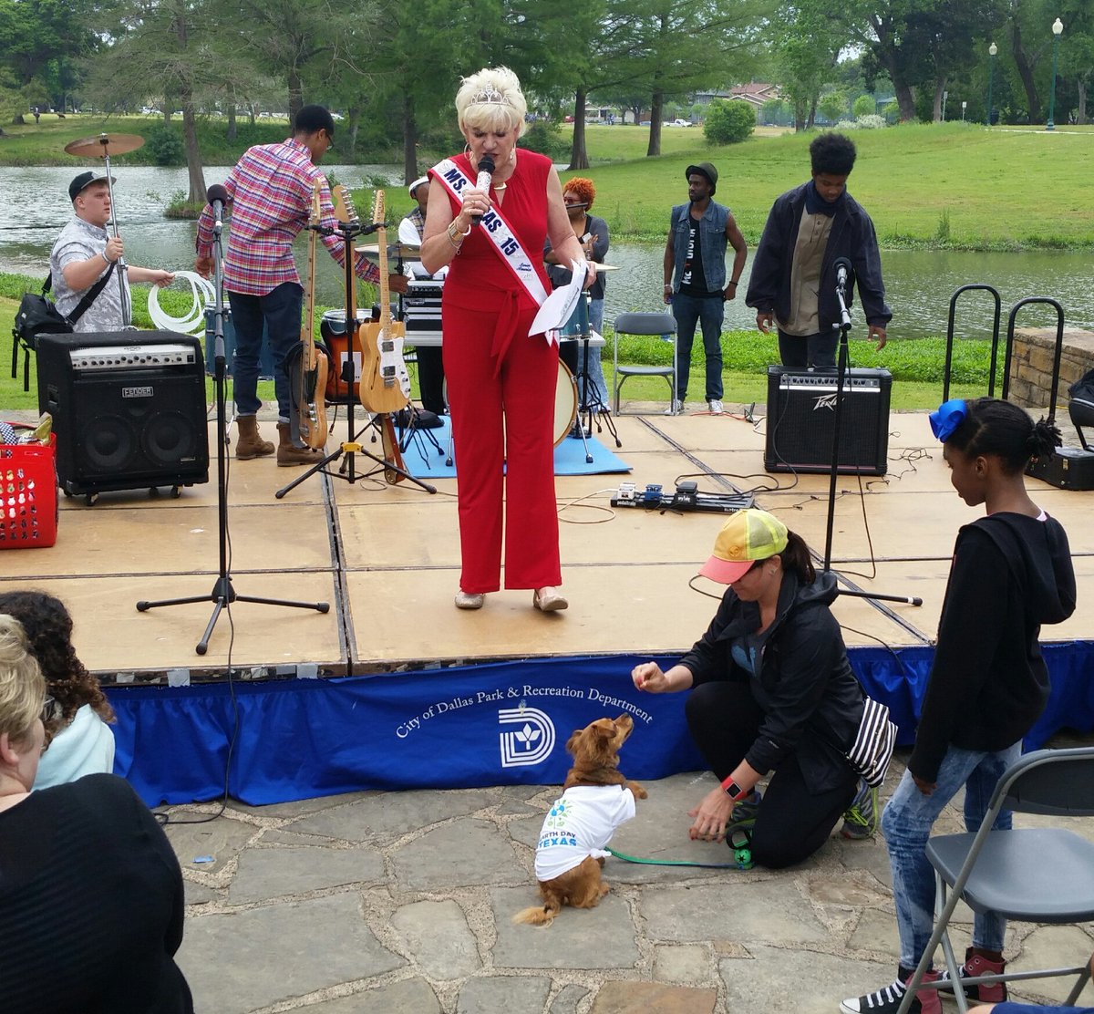 TXPlantGuy's tweet photo. #OakCliffEarthDay Fun! #MyPupMico & @NBCDFWEva Won 2nd place in the #MuttStrut! Thanks @AllThingsPetSS & #OakClips https://t.co/T17XgcMmQQ