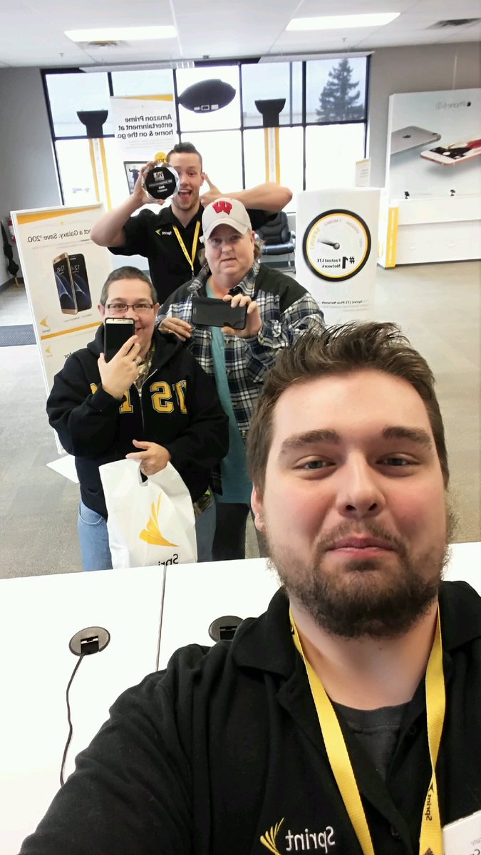 rtrsprint1's tweet photo. Thanks for the new Verizon! @Erpratt @MrSamGarland @wilcox_dallin https://t.co/jEmicYfxfS