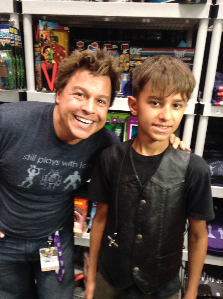 Ediddy2002's tweet photo. @jordanhembrough Bring toy hunter back I loved the show I'm 14. You inspired me to collect tons of different toys https://t.co/GOGWLsypjh