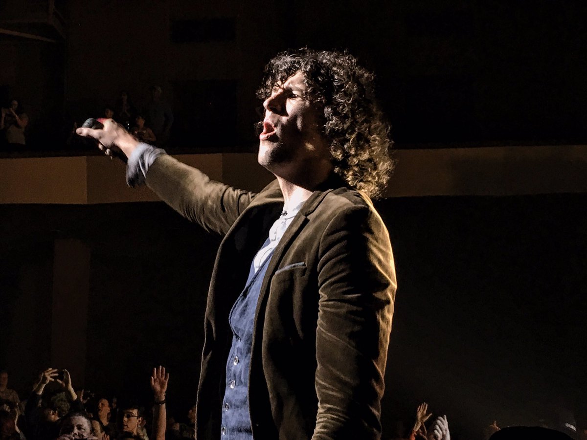 MrsMoe42's tweet photo. Enjoying worship with @4kingandcountry #pdx https://t.co/ZiAugsxVf0