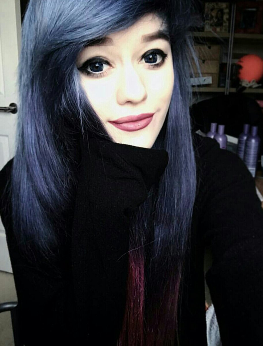 I have rather big eyes but that's so I can see your soul 😄