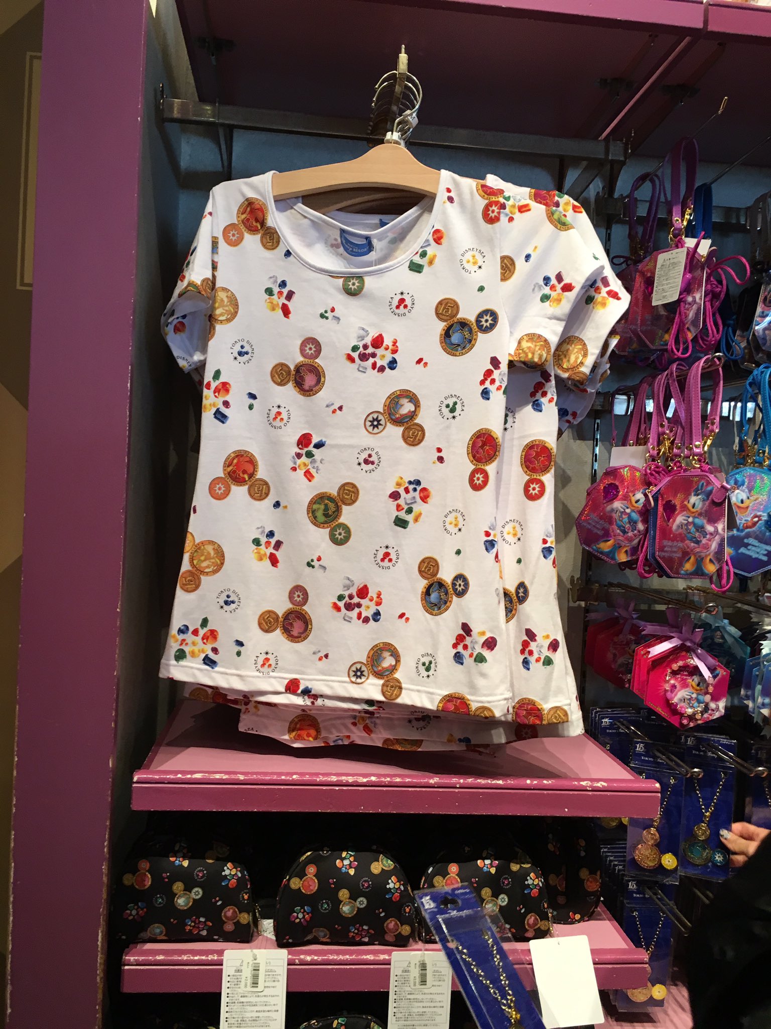 な ぴ パスケース1600円 クリスタル ウィッシュ ジャーニー 15周年グッズ Disney ディズニーシー T Co 4fu2hzhbsu Twitter