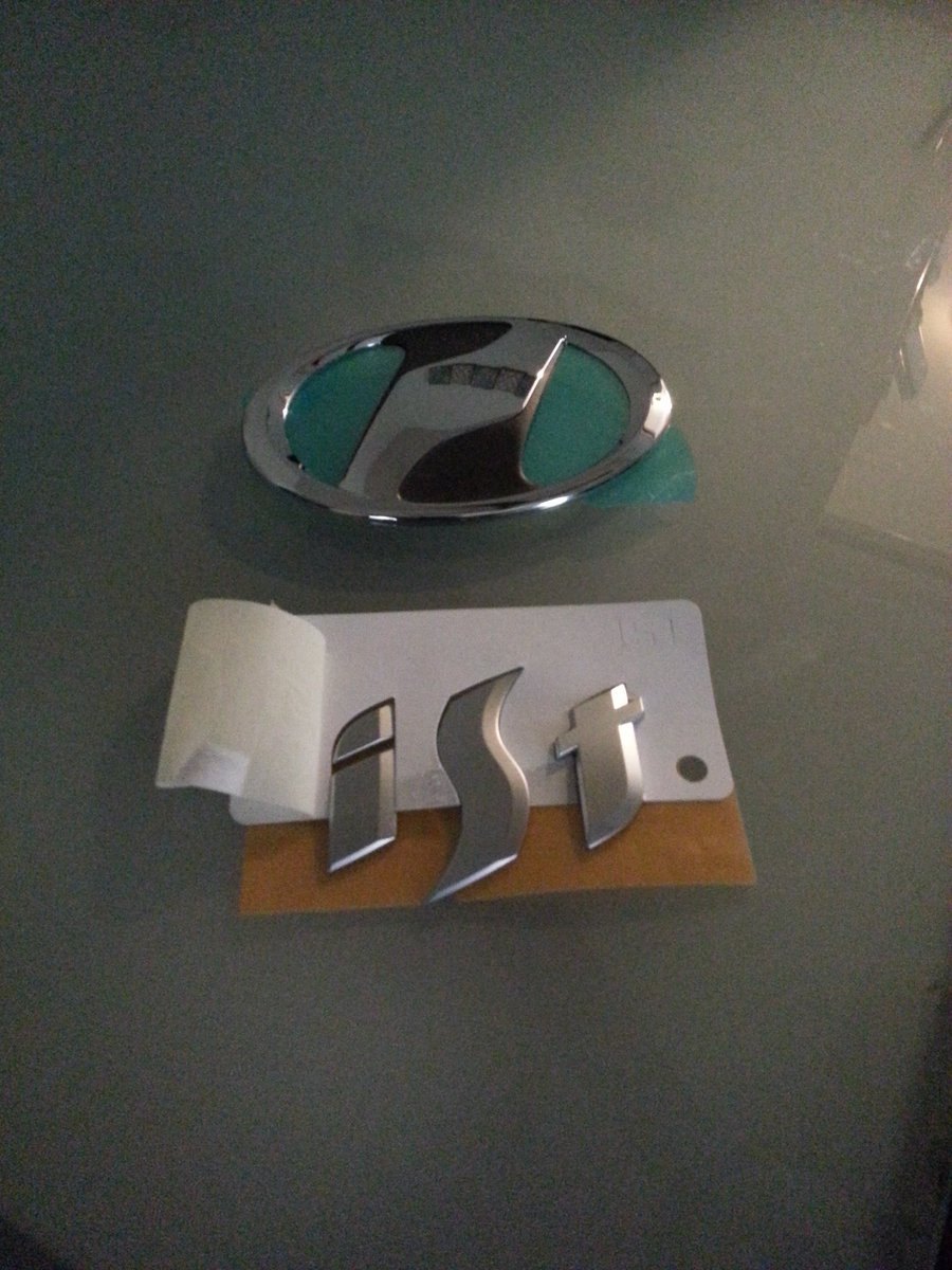 xxkalel13xx's tweet image. Need to get my car painted so I can put on my fresh @Toyota #ist badges @scion #scionlife