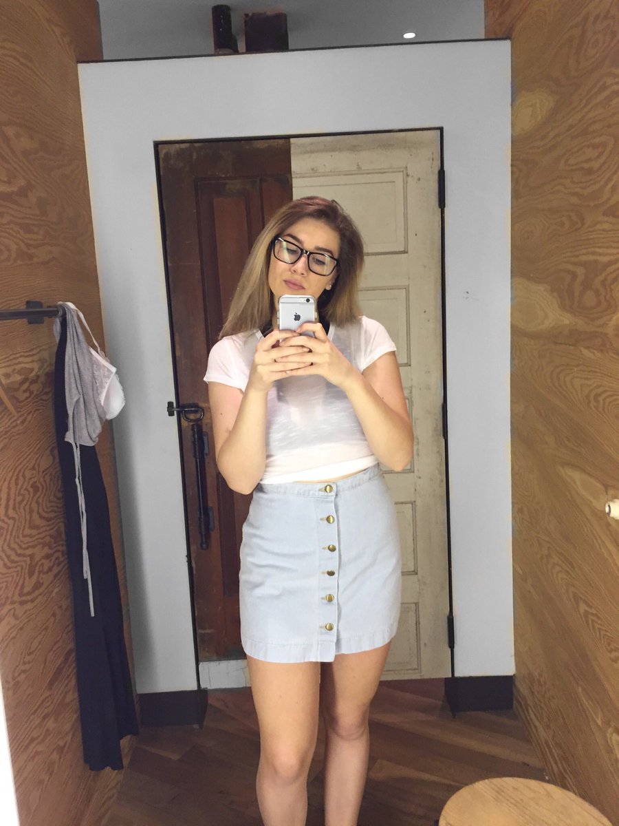 motherluvmyself's tweet photo. @kbiiitcchh I weigh 145, and I look good as hell 😊 https://t.co/X7Fe1QNxGk