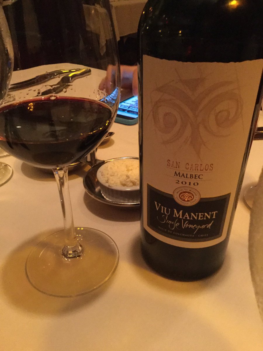 DishinwDaisy's tweet photo. @viumanentwinery @LawrysPrimeRib @GalleriaDallas @VisitAddison @TotalWine @LawrysSeasoning #DinnerInStyle #ChileWine https://t.co/ixf2srl5id
