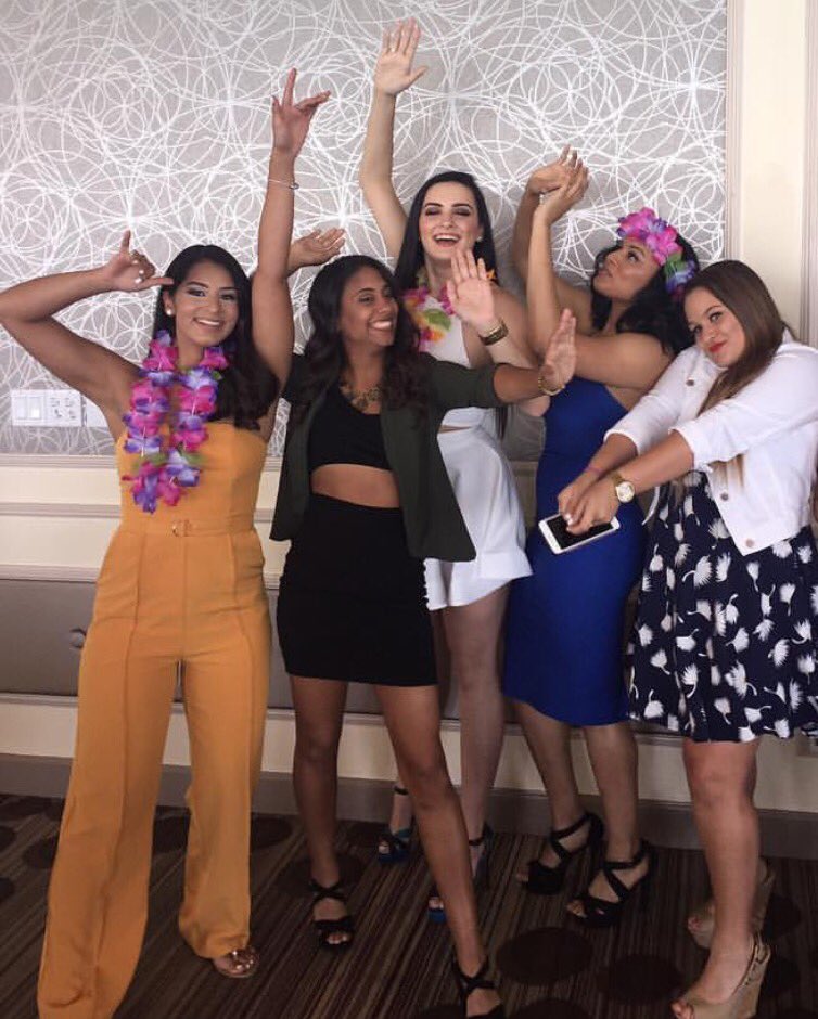 curlyhairedqt's tweet photo. "Pose as the position you play" 🏐💓 #clubsquad https://t.co/439KFMyORj