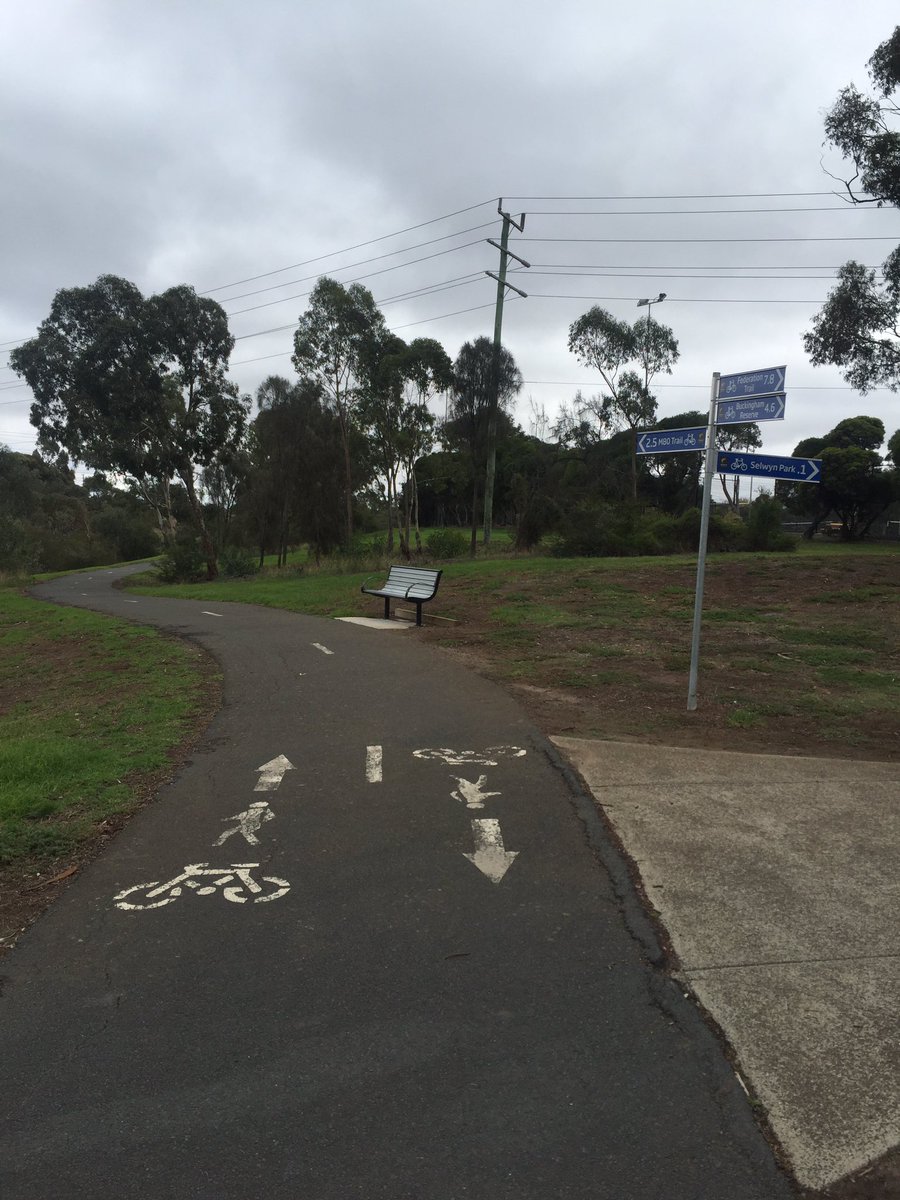 Turns out there's a couple of running tracks behind my house. #mondayrunday #3020