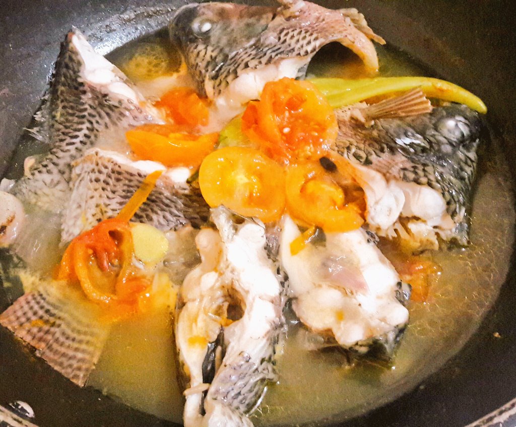 angel_gelxed's tweet photo. Dhil walang sapsap so Pangat na Tilapia n lng hehe:-)Sabaw plng ulam n.Brunch:-)kain po mga kaps:-)#ABSCBNPERJURER https://t.co/KHRDJiND94