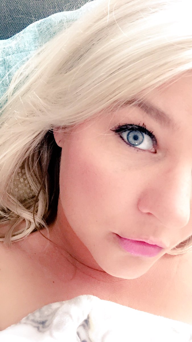 blondesRfun2's tweet photo. Selfie Sunday #exhausted https://t.co/pmJO5GaHUb