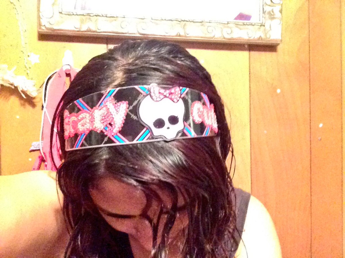 CaliJane143's tweet photo. Don't I look scary cuteβ¦ lol wish I could wear it to school thoughππ#dresscodeproblems https://t.co/RqG7KjS2kK