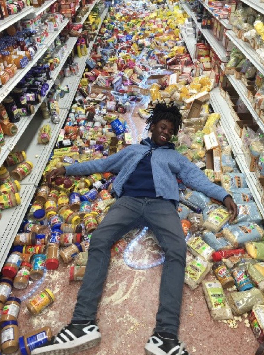 ASAPRockyTRILL's tweet photo. When your life is a mess but u just smile through it anyway https://t.co/mffUeMlHso