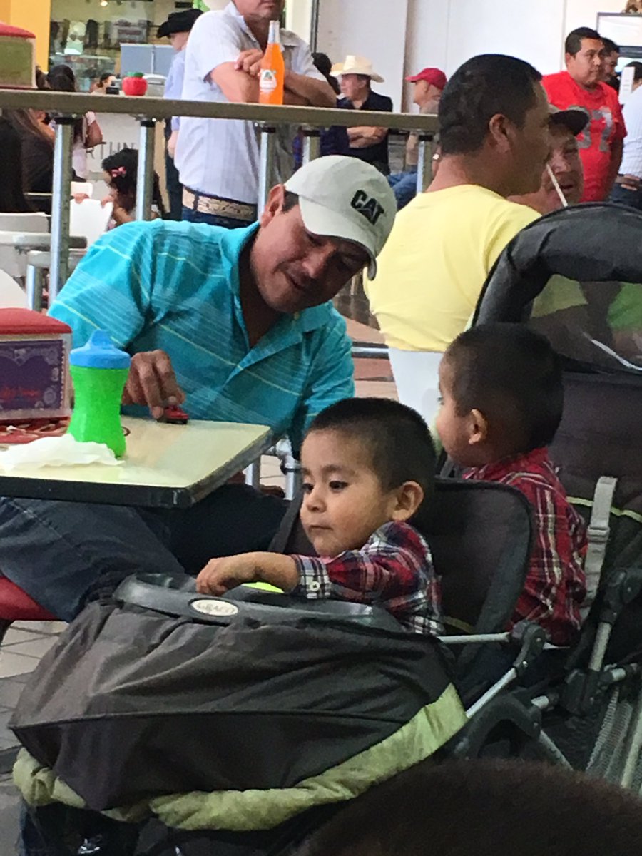 mstenner1's tweet image. #giveradically Giving toys to kids just because. #VRUMC