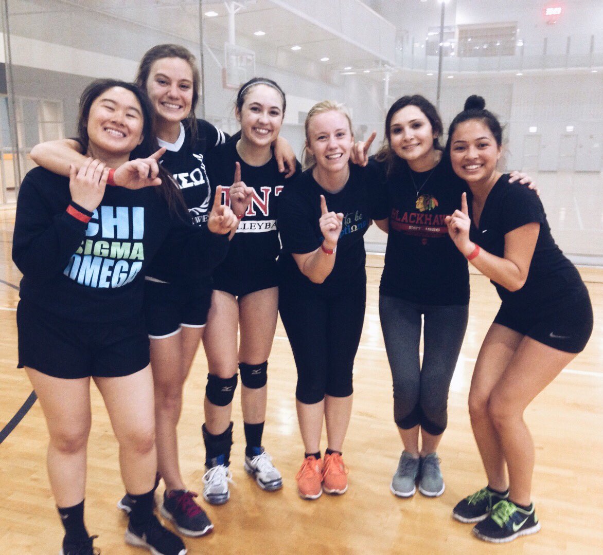 ChiSigmaOmega's tweet photo. Team Orange's volleyball team spiked their way to first place today π #WeSlay #UICGreekWeek #FireUpUIC #OrangeTeam https://t.co/x3NPblmvGR