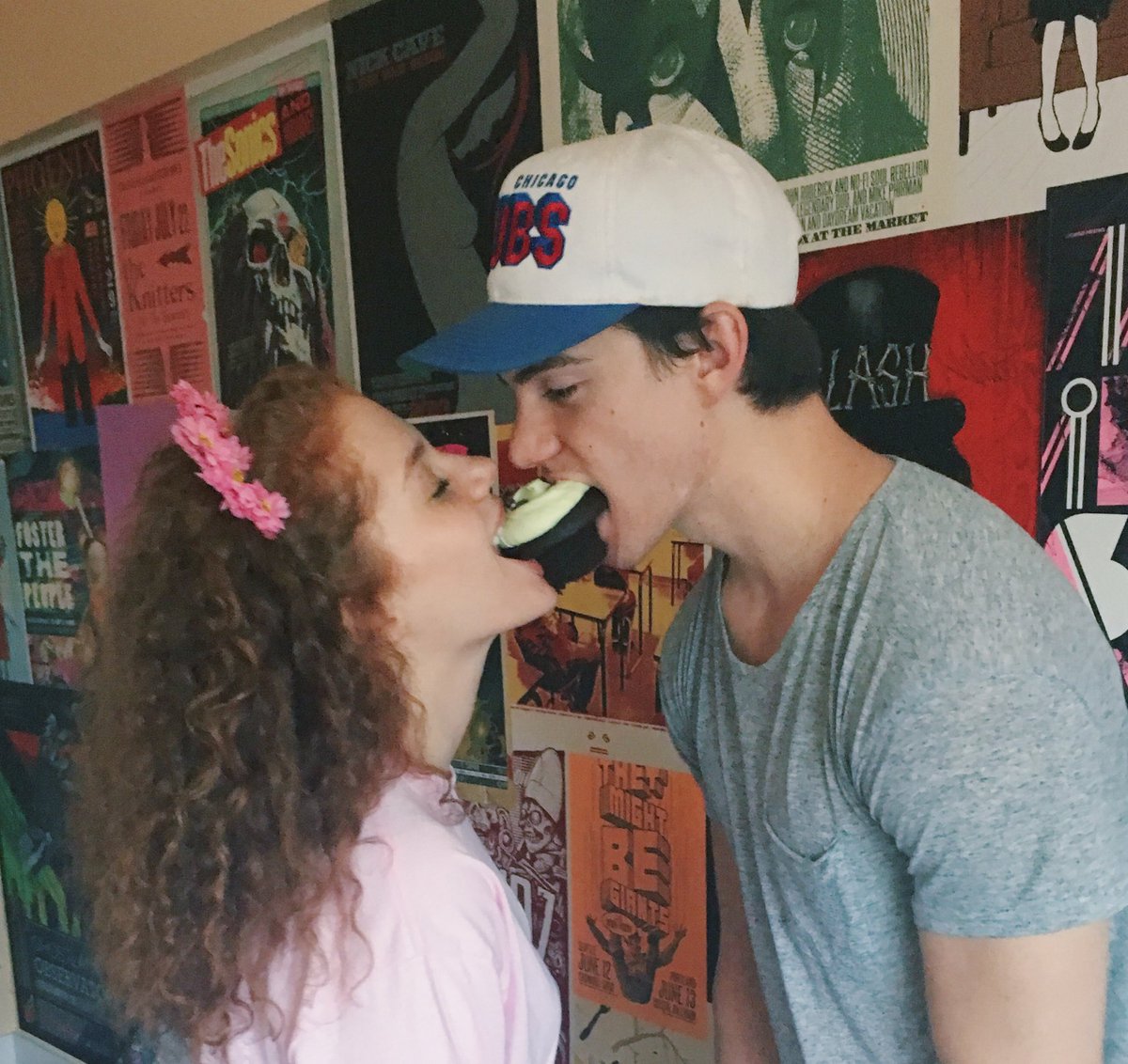 MahoganyLOX's tweet photo. when you wanna share a cupcake but then realize it's delicious https://t.co/N2L2ivmZnU