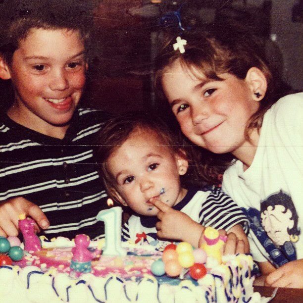 johnnaelkins's tweet photo. Shout out to the sibs, for like, looking like me and stuff. @j__elkins #butimcutest https://t.co/oPO212iETg
