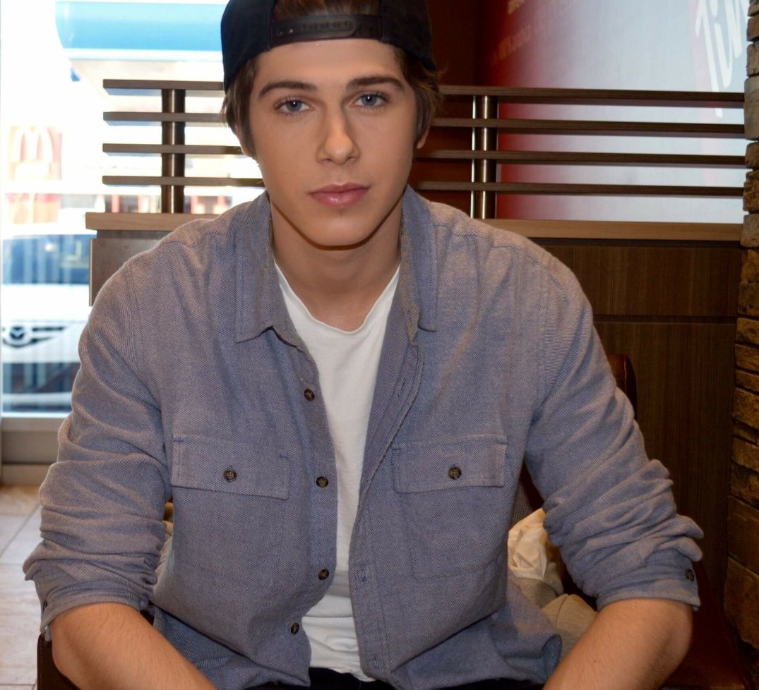 carlchiasson_'s tweet photo. You are mine❤ https://t.co/llyS8cWHYf