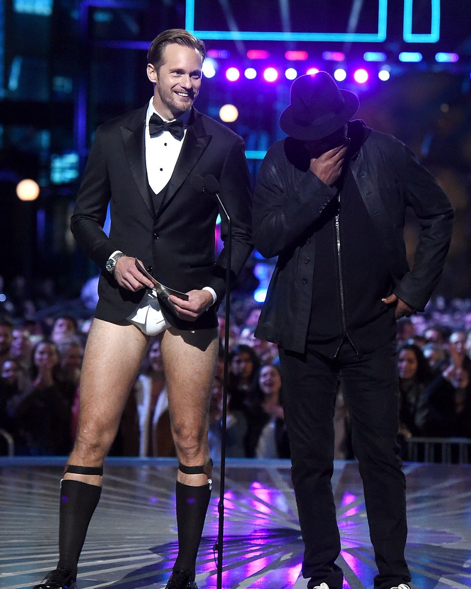 etalkCTV's tweet photo. #alexanderskarsgard seemed to have forgotten his pants at the #mtvmovieawards, but we're ok with it! #etalk https://t.co/iGKKgujsVM