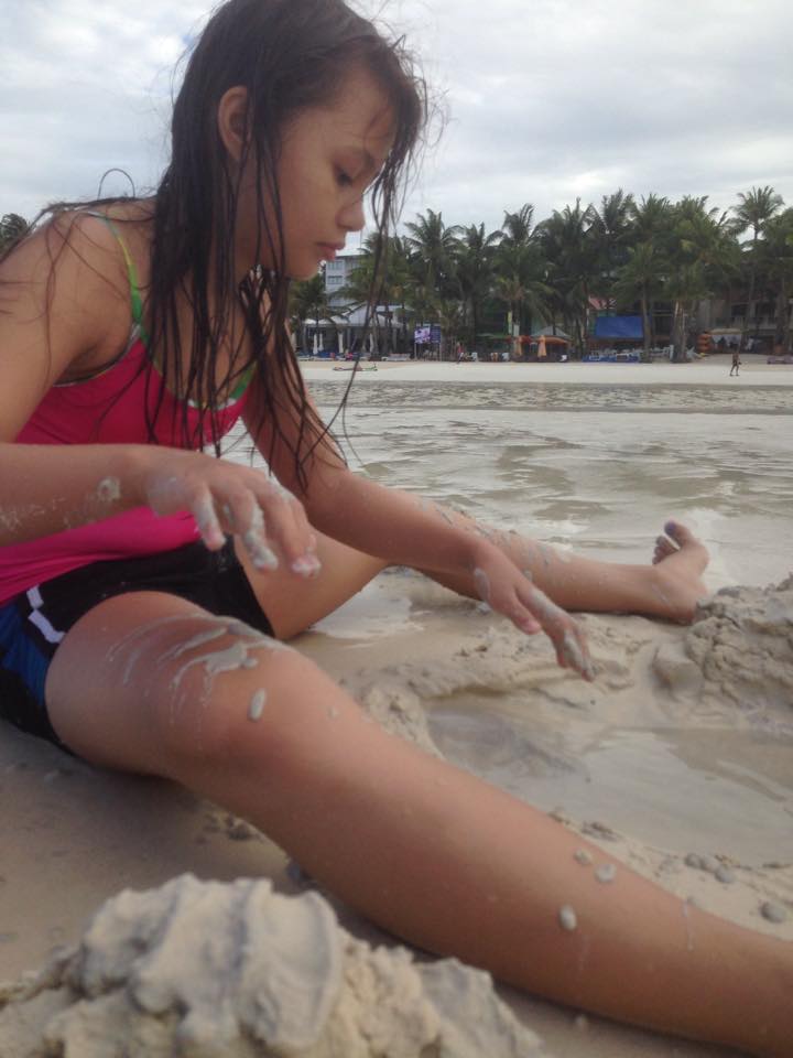 ItsHeidelle_'s tweet photo. Boracay Days! Hahaha @angelamariegils 😁😂😂🙊 https://t.co/4T9I1rOYr3