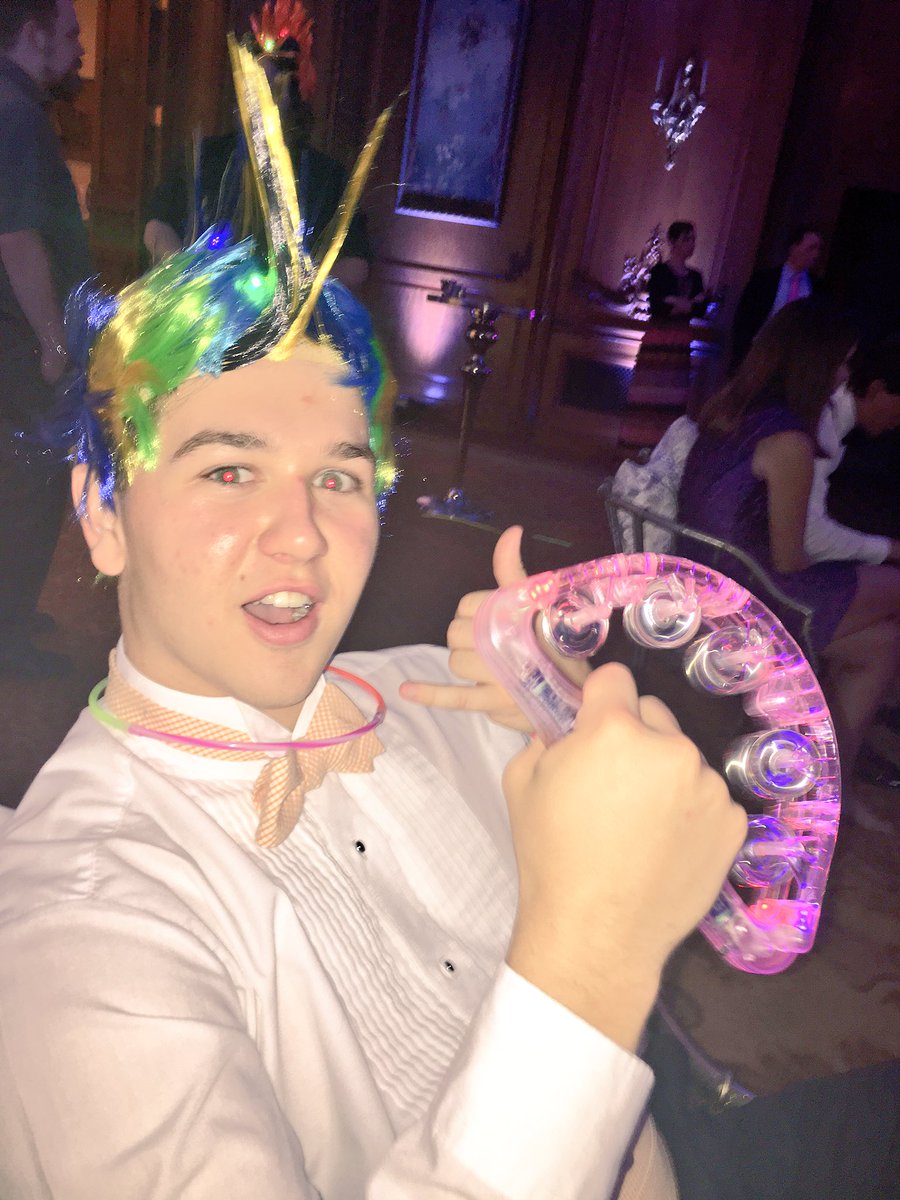 cadeluedde's tweet photo. 5 hours of prom is not enough #wewantmore https://t.co/4S79S4ULMC