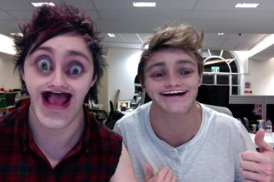 lowquality5sos's tweet photo. https://t.co/rM6dy82hpT