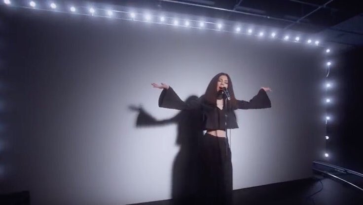 songhues's tweet image. forget // marina and the diamonds (submitted by: @_trash_city_ )