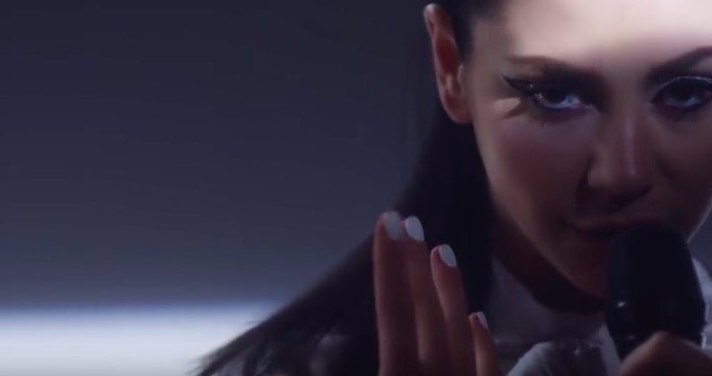 songhues's tweet image. forget // marina and the diamonds (submitted by: @_trash_city_ )