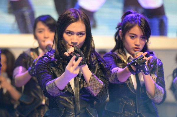 JIEXPO's tweet photo. The performance of #JKT48 @officialJKT48 last Saturday in @hondaisme booth.
#IIMS2016
#ThrowBackEventInJIExpo https://t.co/vB9oZRNPAj