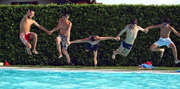 Abripool's tweet photo. La #primavera va avanzando y ya va siendo hora de poner a punto nuestra #piscina... https://t.co/v6nXzfcj5S https://t.co/wz18MaUh4Y