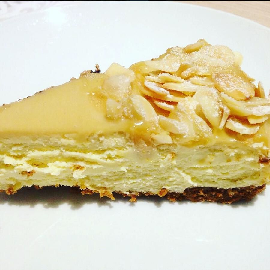 Having a tough Monday? A slice of our Salted Caramel Cheesecake will cheer you up! #desserts #cheesecake #foodieph …