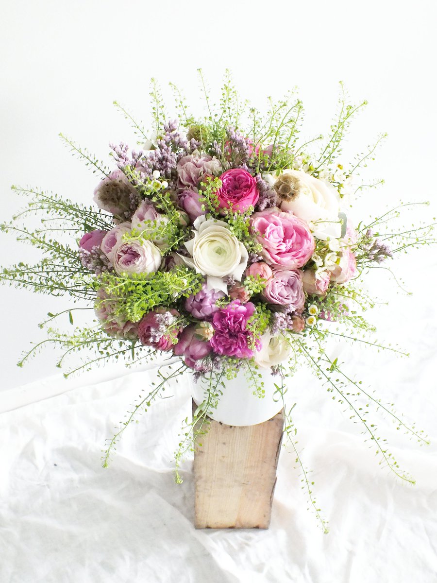 De la couleur pour commencer la semaine!!
#lesfleursdemilijolie #fleuriste #rennes #fleurs #bouquet #commande